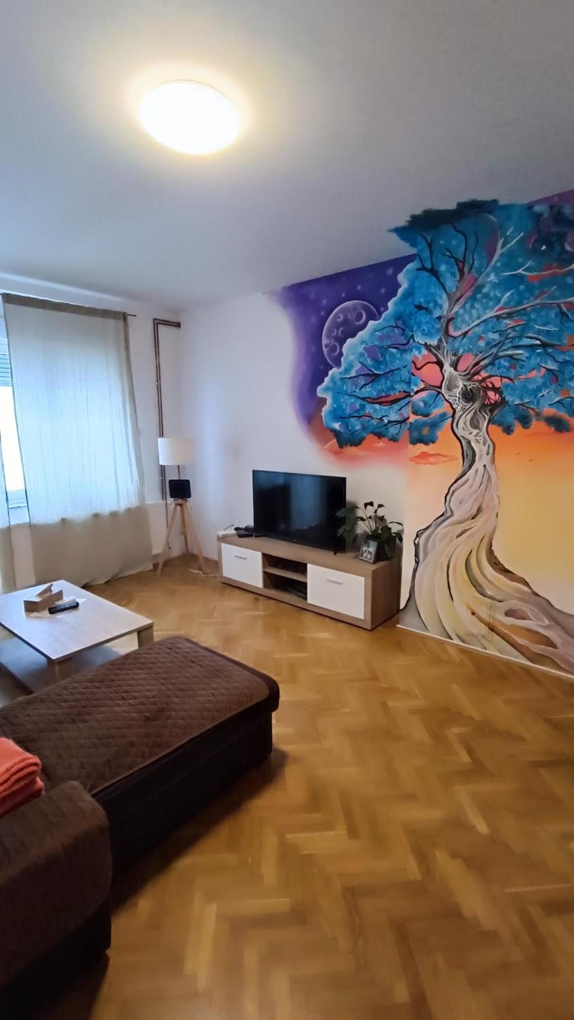 Moon Tree *** Apartment Varazdin Bagian luar foto